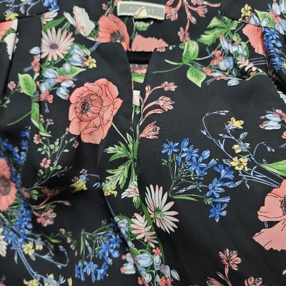 Pleione floral blouse size medium - Picture 8 of 8